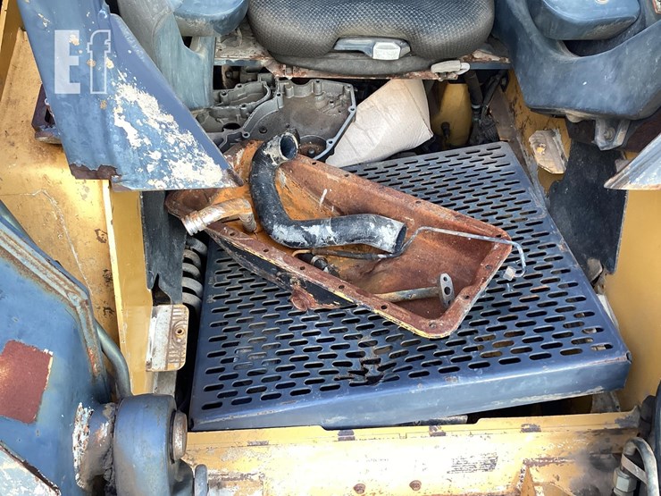 2010-deere-333d-image-16