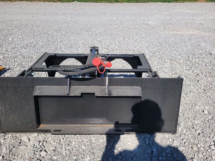mini-skid-steer-plate-grabber.-44"-wide.-image-4