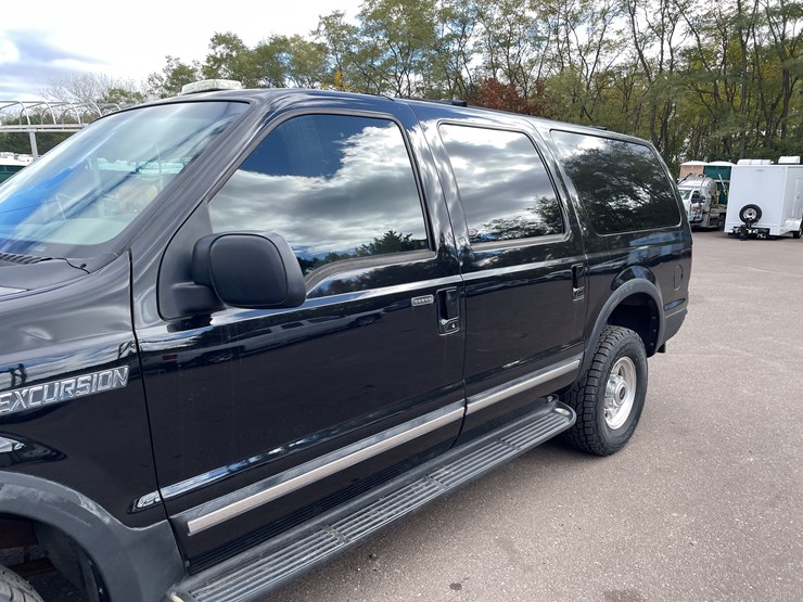 2003-ford-excursion-image-32