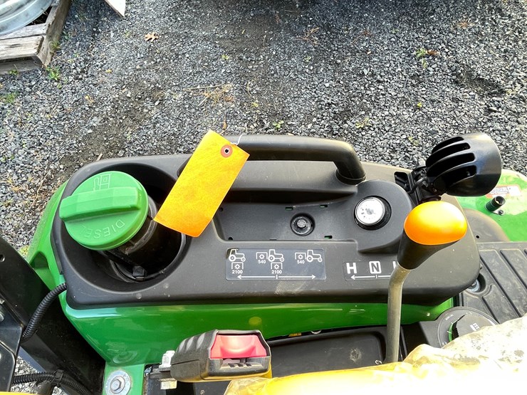 2024-john-deere-1025r-image-38