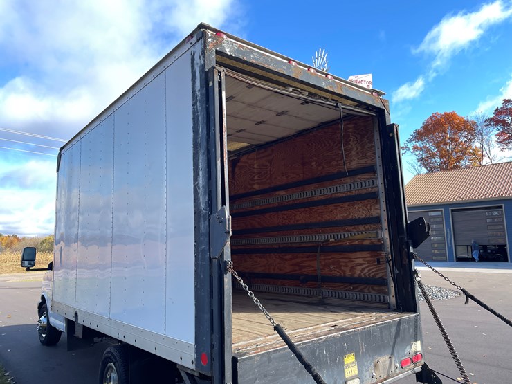 2007-chevrolet-g3500-image-31