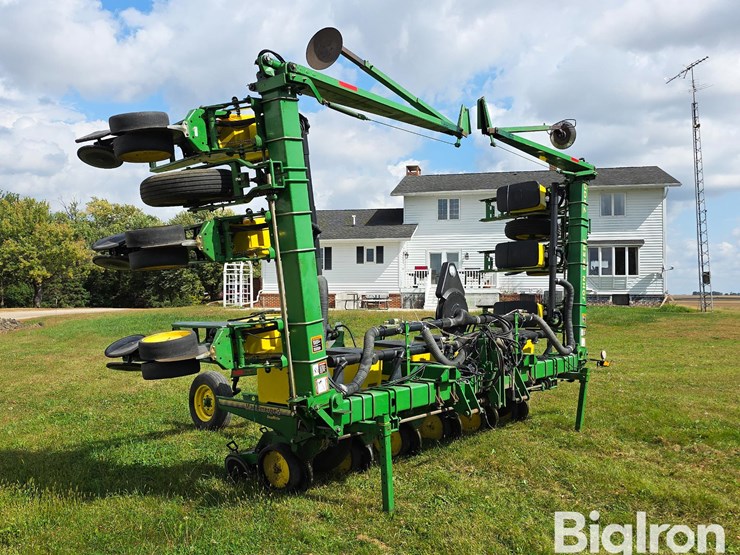 john-deere-7300-image-3