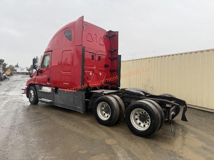2015-freightliner-cascadia-113-image-7