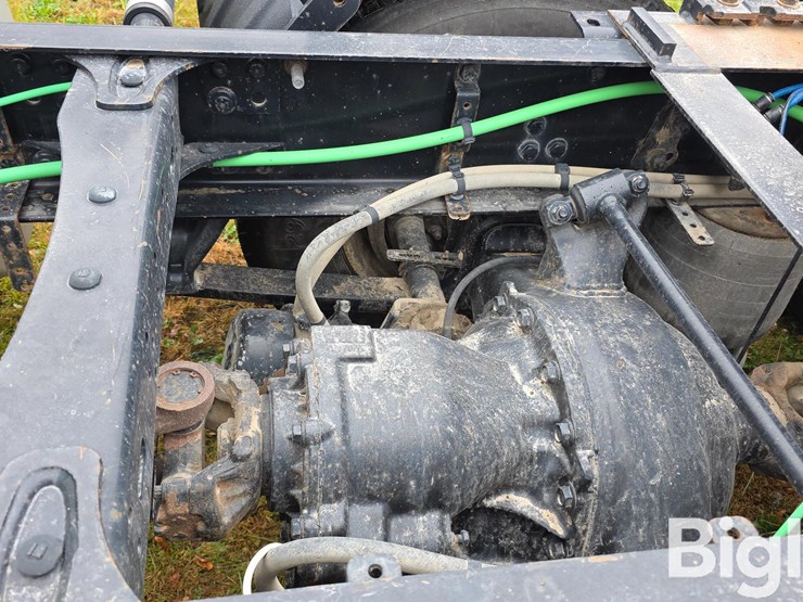 2016-freightliner-cascadia-125-image-18