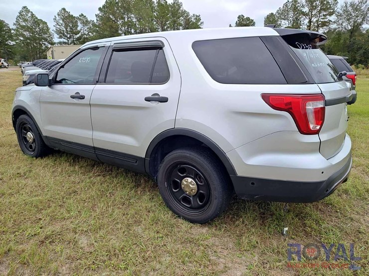 2016-ford-explorer-image-37