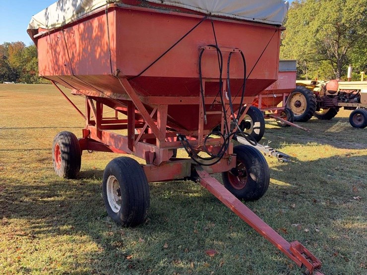 250-bushel-gravity-wagon-with-hyd.-j&m-seed-auger,-double-compartment,-double-door-image-3