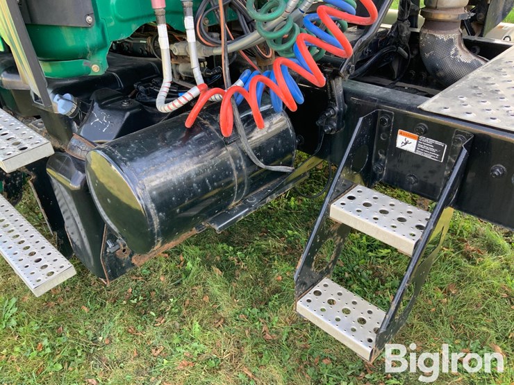 2016-freightliner-cascadia-125-image-10