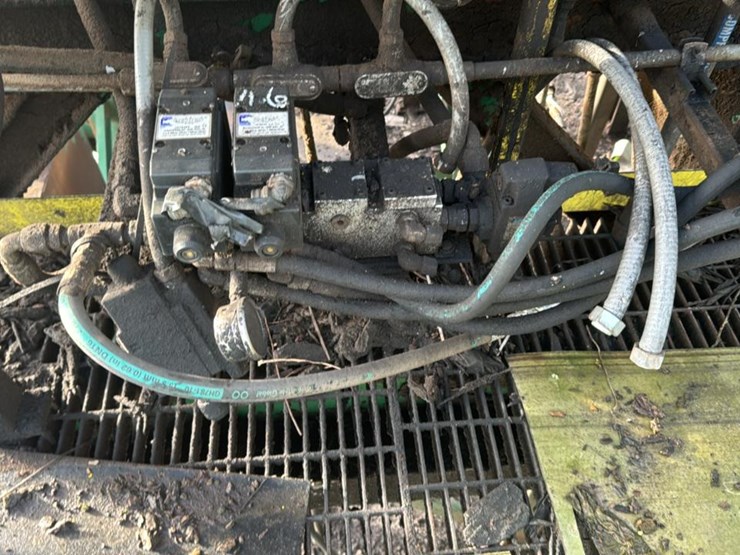 #116-•-debarker-frame-with-hyd.-unit-and-gearboxes-image-7