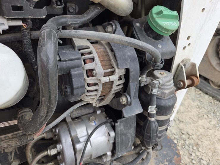 2019-bobcat-t740-image-30