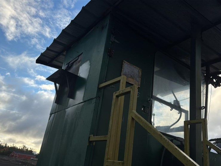 #115-•-debarker-cab-image-3