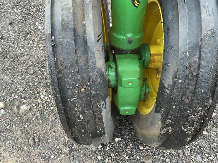 john-deere-b-image-9