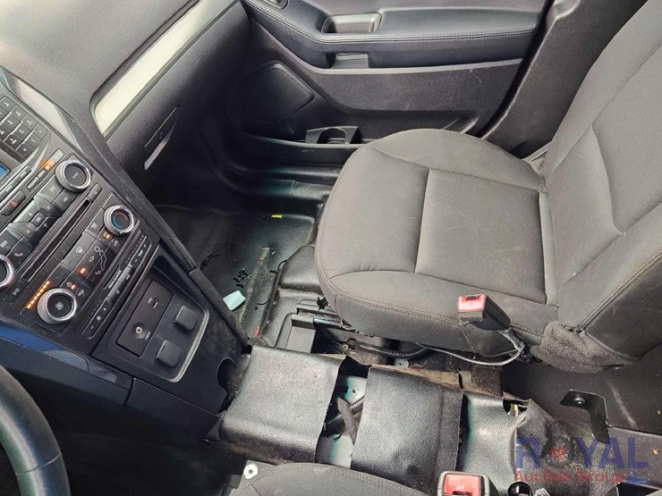 2016-ford-explorer-image-13