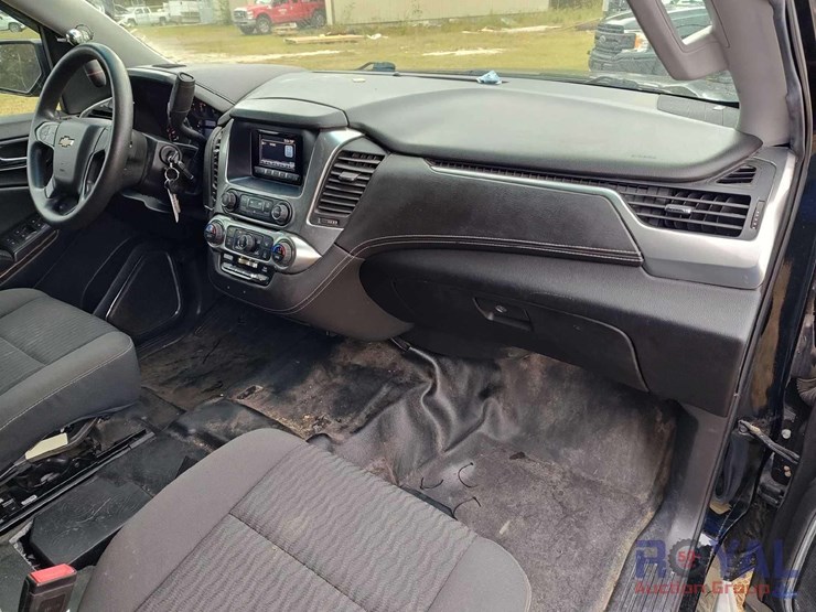 2016-chevrolet-tahoe-image-35