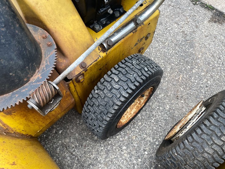 #14035-•-(2)-bolens-24"-snow-blower-(o4)-image-29