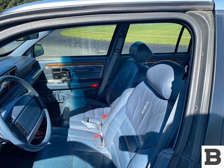 1991-lincoln-continental-sedan-image-20