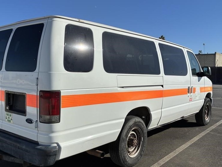 2008-ford-e350-image-4