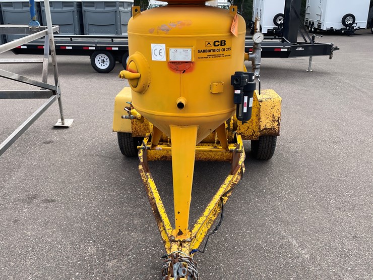 #4514-•-ingersoll-rand-gyro-flo-160cfm-portable-air-compressor-sand-blaster-image-2