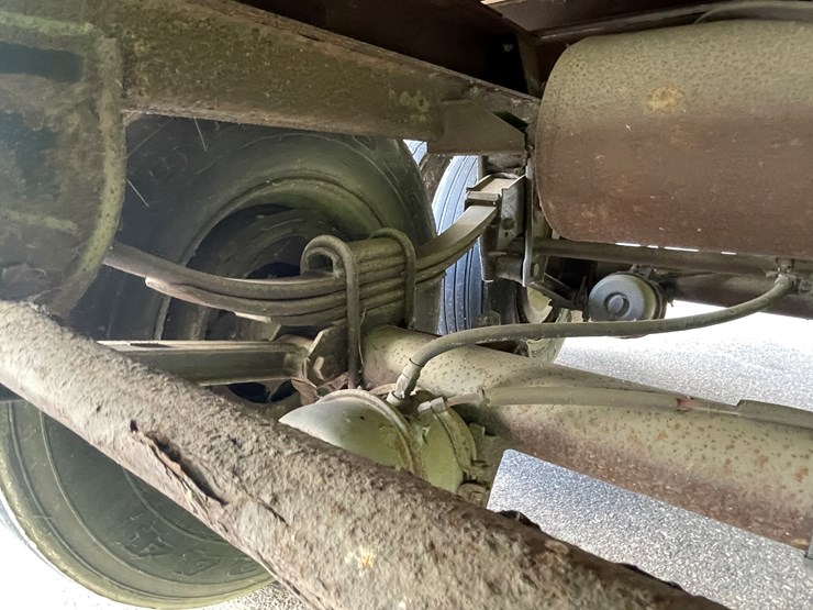 1996-utility-53'-image-25