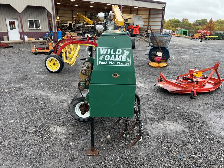 sukup-food-plot-planter-image-2