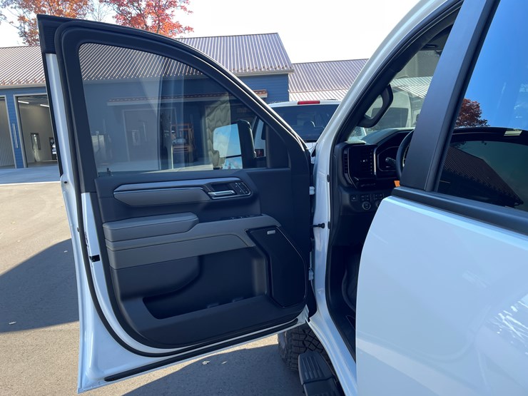 2025-chevrolet-silverado-image-55