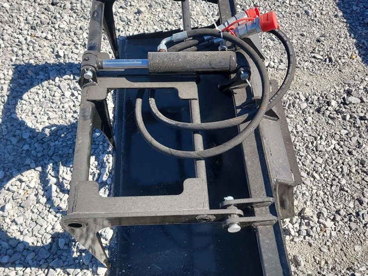mini-skid-steer-plate-grabber.-44"-wide.-image-3