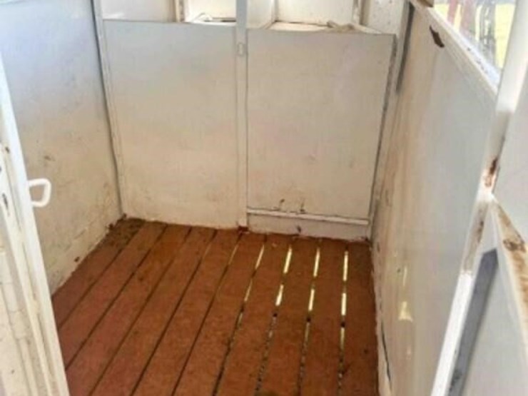 2-horse-bumper-pull-horse-trailer-image-4