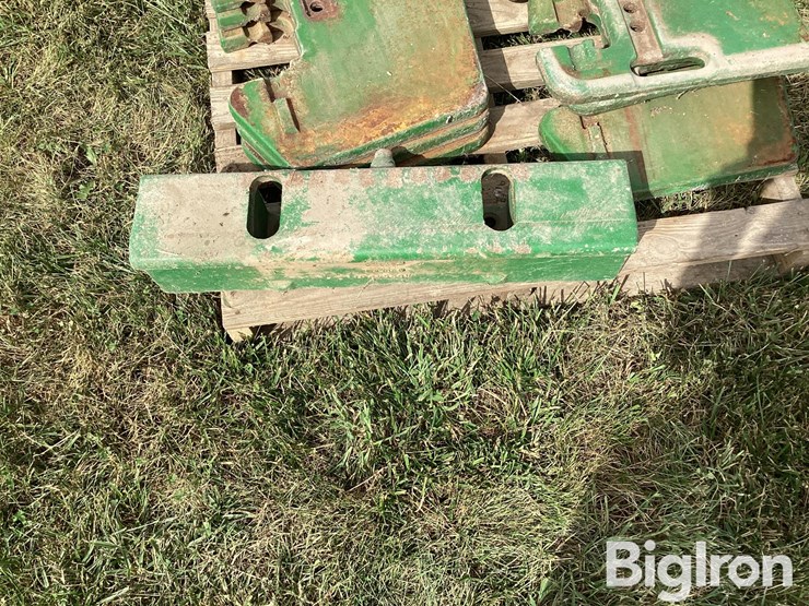 john-deere-front-tractor-weights-&-bracket-image-11