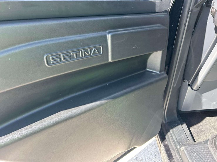 2020-ford-explorer-image-22