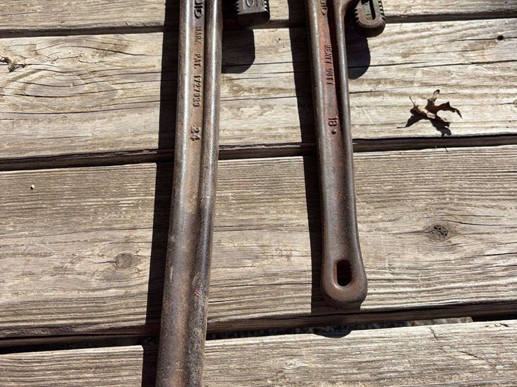 24-and-18''-pipe-wrench-image-1