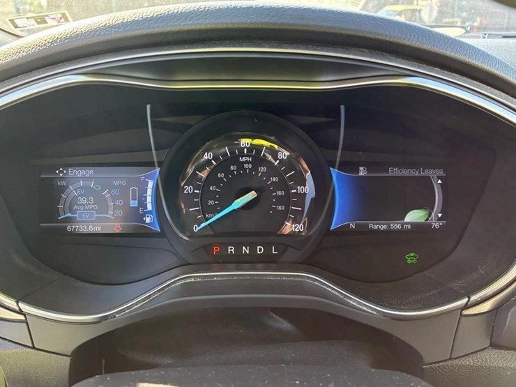 2017-ford-fusion-sedan-image-15