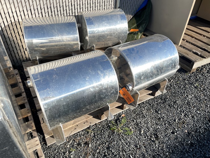 #5685-•-(2)-aluminum-tanks-image-2