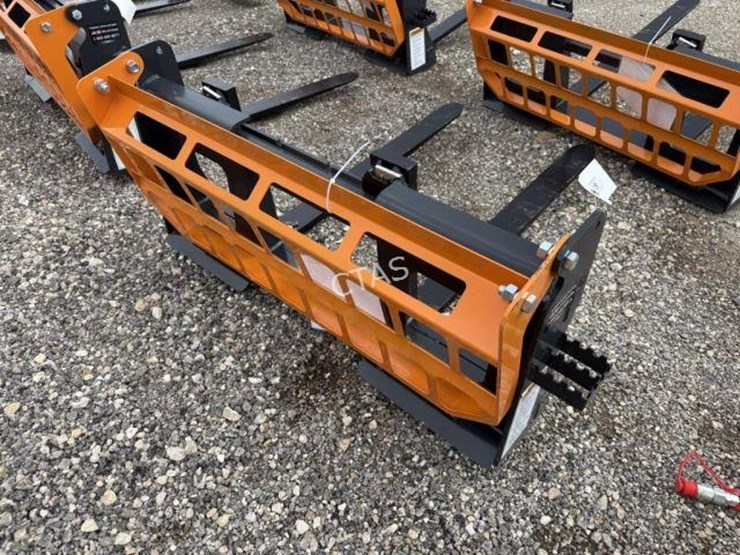 #119-•-land-honor-skid-steer-42"-pallet-forks-image-2