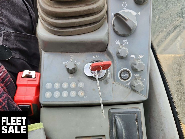 2013-john-deere-250g-excavator-image-14