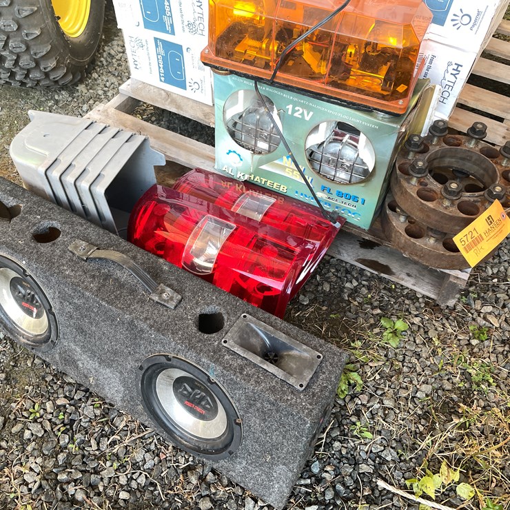 #5721 • Assorted Automotive Related Items