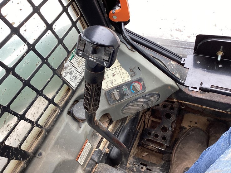 2014-bobcat-t650-image-15