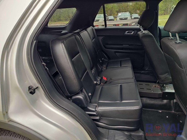 2016-ford-explorer-image-26