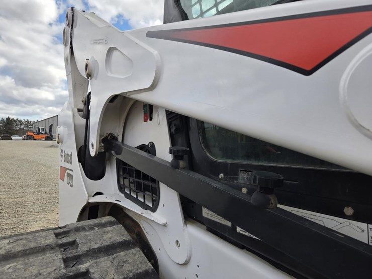 2019-bobcat-t740-image-16