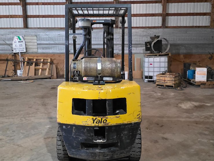 yale-glp060tgnuae087-industrial-forklift-image-6