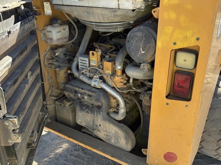 2020-caterpillar-246d3-image-11