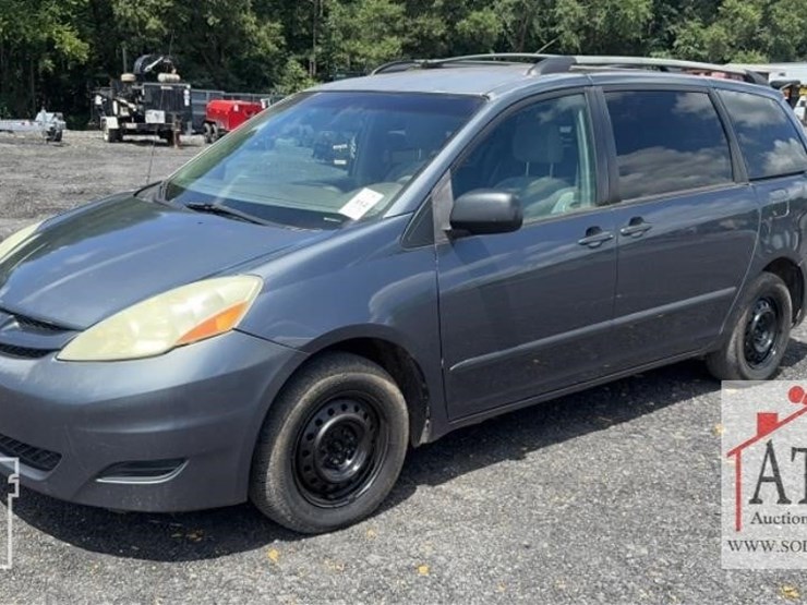 2006-toyota-sienna-image-1