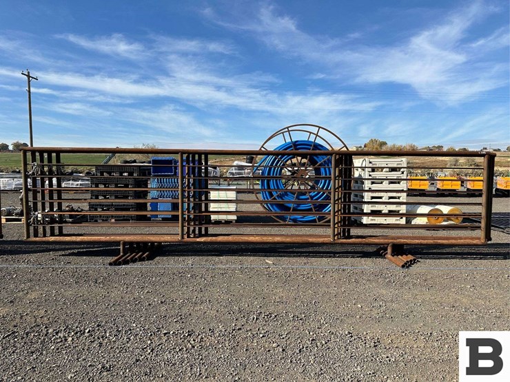 24'-freestanding-panels-image-2