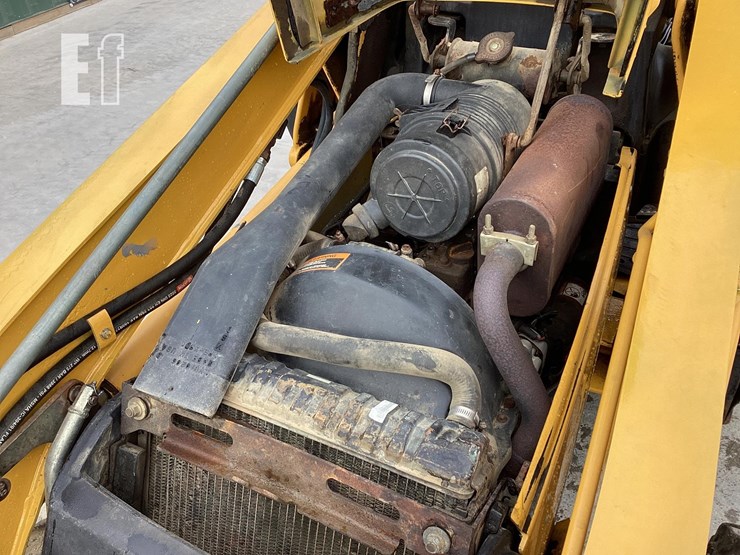 2011-deere-110-image-13