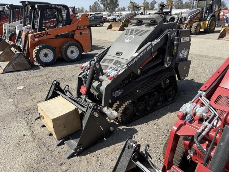2025-stag-tl430-skid-steer-track-loader-image-1