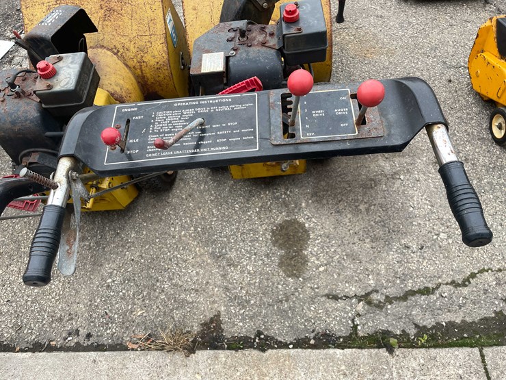 #14035-•-(2)-bolens-24"-snow-blower-(o4)-image-38