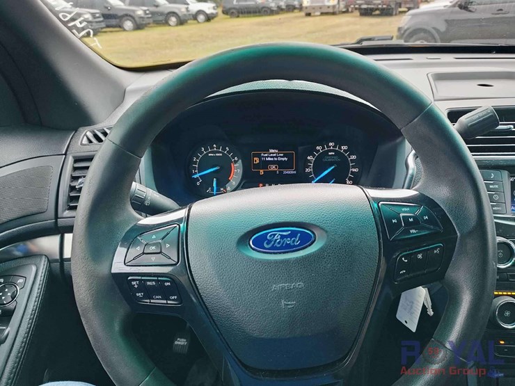 2016-ford-explorer-image-28