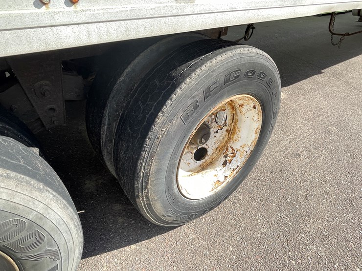 1996-utility-53'-image-50