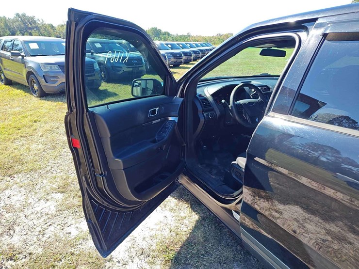 2016-ford-explorer-image-12