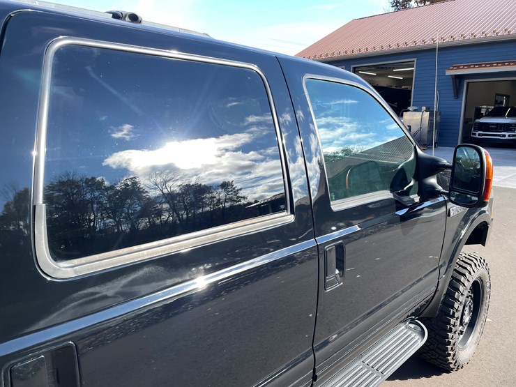 2004-ford-excursion-limited-image-43