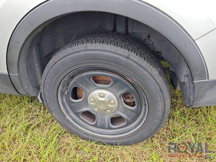 2016-ford-explorer-image-27