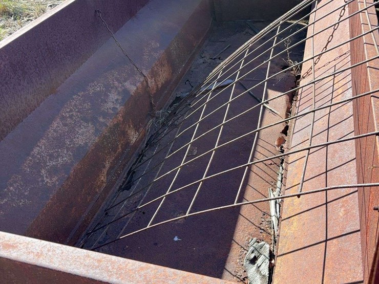 scrap-items,-flare-bed,-manure-spreader,-fuel-tank,-and-misc-image-8